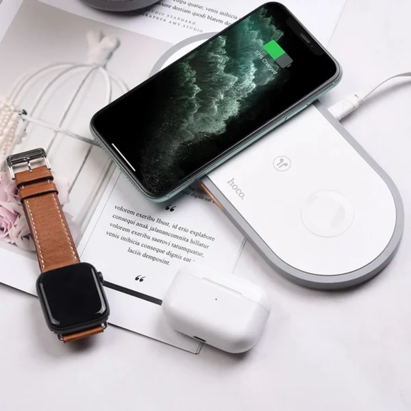 Cargador Inalámbrico 3 en 1 Hoco CW24: Carga Simultánea para tu iPhone, Apple Watch y AirPods - Imagen 3